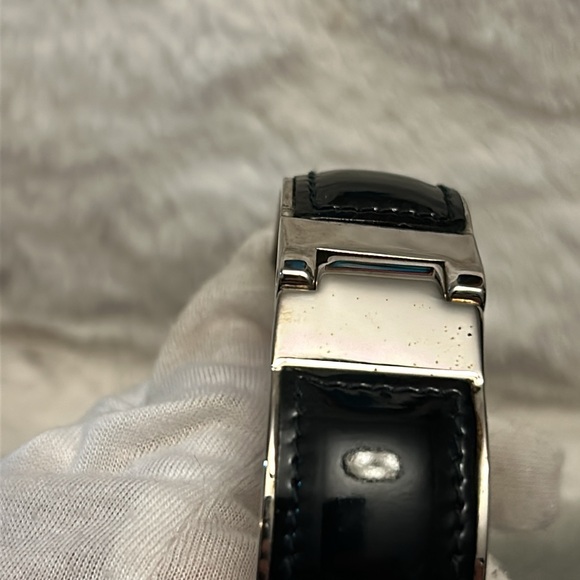 Gucci large black patent leather and silver stone clasp bangle bracelet - Picture 12 of 16